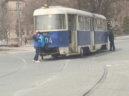 Возле запорожского автовокзала трамвай сошел с рельсов, - ФОТО