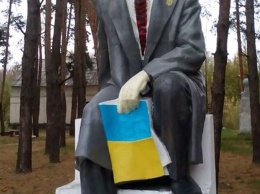 Фотофакт: на Луганщине Ленина превратили в Шевченко