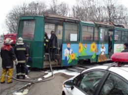 На Сумщине вспыхнул трамвай с пассажирами (Видео)