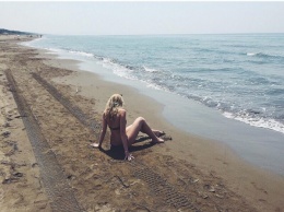 Дочь Ренаты Литвиновой продемонстрировала стройную фигуру на пляже