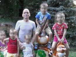 Подозреваемый в убийстве шестерых детей и жены уверен, что семья ждет его дома