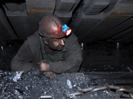 Львовские шахтеры не отгружают уголь: требуют выплатить зарплату