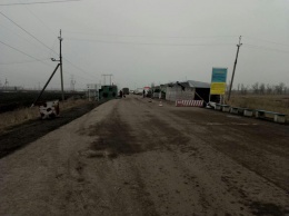 После полудня в двух КПВВ Донбасса спал поток людей и машин