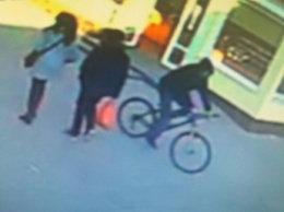 Владелец украденного велосипеда взывает к совести вора и печатает его фото