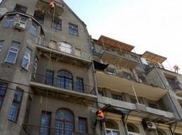 На Рымарской начали ремонт фасада столетнего дома (ФОТО)