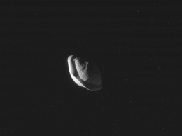 Рядом с Сатурном нашли гигантский космический «пельмень»