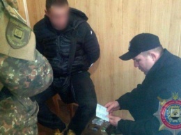 В Донецкой области задержанный напал на полицейского