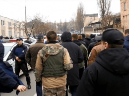 70 вооруженных человек, совершили нападение на жилые дома в Киеве (фото)