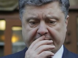 На Порошенко вываливают кучи компромата, чтобы принудить его к реализации Минска