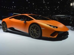 Эта новинка от Lamborghini развивает чудовищную скорость, заставляя асфальт буквально пылать под колесами