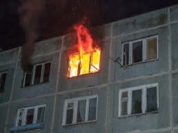 Черниговские патрульные помогли пожарным эвакуировать жителей из многоэтажки
