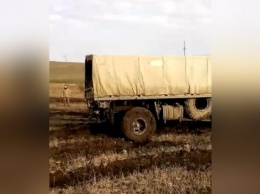 "Так мы Донецк не возьмем": бойцы ВСУ застряли в ровном поле и записали обращение к Порошенко