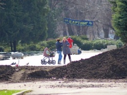 В одесском парке среди человеческих останков валяются горы шприцов (ФОТО)