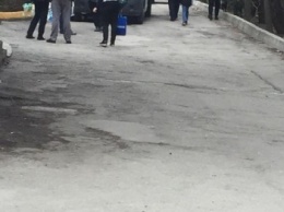 ФОТО: В Ялте при выходе из магазина, под колесами Газели погибла пожилая женщина