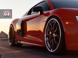 Красный суперкар Audi R8 V10 Plus появился на фото