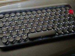 Клавиатура с дизайном печатной машинки стала хитом еще до старта продаж