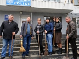 Полицейские Покровска провели субботник