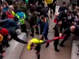 Матч чемпионата Украины закончился избиением судей: появилось видео