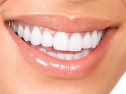 Ученые: Качественно отбелить зубы поможет активированный уголь