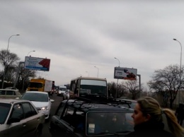 Одесситы перекрывали Киевское шоссе, требуя светофор: там сбили мужчину (ВИДЕО)