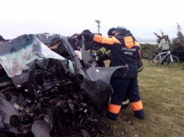 Жуткое ДТП на Днепропетровщине: Тела троих погибших пришлось вырезать из авто (ФОТО)