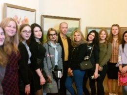 В Одесском литмузее открылась выставка живописи «Диалог красками весны»