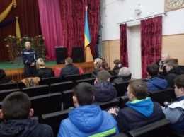 Спасатели Черноморска провели профориентационные беседы в учебных заведениях города и поселков