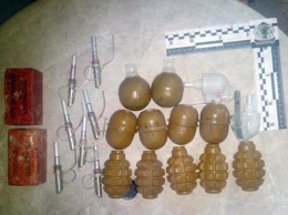В Бахмуте полиция изъяла у местных жителей арсенал боеприпасов
