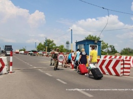 Украинским пограничникам пытались дать 5 тыс. рублей взятки за пропуск ребенка в Крым