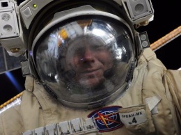 Космонавт Геннадий Падалка сделал селфи в открытом космосе