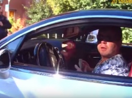 В Киеве пьяный водитель Bentley "засевал" полицейских долларами (ВИДЕО)