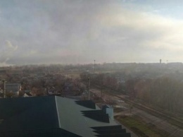 Над горящими складам в Балаклее закрыли небо