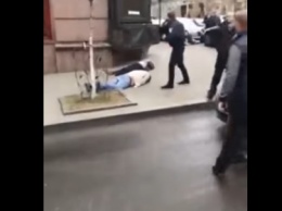 Опубликовано видео сразу после убийства Вороненкова. Киллер жив и ранен в лицо