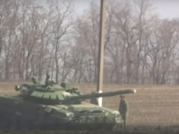 Россия стянула к границе с Украиной десятки танков - Reuters (ВИДЕО)