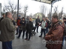 Сотни голодных заводчан устроили митинг в оккупированном Алчевске: "новая власть" натравила на активистов "полицию" и неизвестных в камуфляже