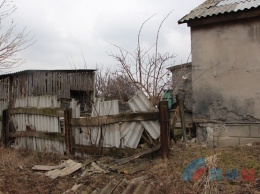 Жители поселка под Луганском целую ночь прятались в подвалах от обстрелов ВСУ