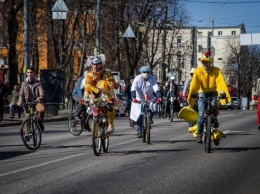 Киевлянам в День смеха предлагают "смешно" проехаться на велосипеде