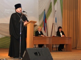 «Мракобесие и средневековье»: в школах Алчевска «поселятся» священники