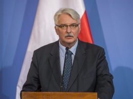 Польша временно закрывает свои консульские учреждения в Украине