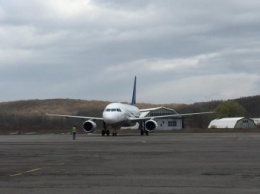 Аэропорт Ужгород, закрытый для регулярных рейсов, внезапно принял Airbus 318 (фото)