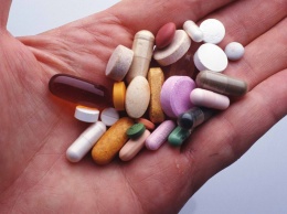 Большая половина украинцев занимается самолечением из-за дорогих лекарств