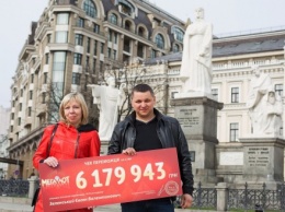 Победитель лотереи "Мегалот" провел в столице два дня как миллионер