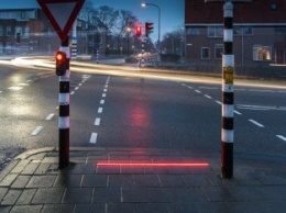 В Нидерландах установили светофоры для "смартфоновых зомби" (фото)