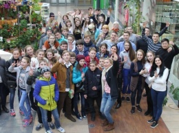 Молодежь Павлограда подарила развлекательную программу для детей из прифронтовой Марьинки (ФОТО и ВИДЕО)