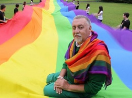 Ушел из жизни создатель радужного флага ЛГБТ Гилберт Бейкер