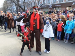 Празднование одесской Юморины началось с традиционного карнавального шествия