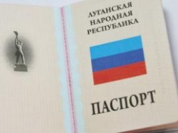 В оккупированном Перевальске фотосалон издевается над желающими получить "паспорт ЛНР"