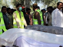 Настоятель суфийского храма в Пакистане убил 20 прихожан