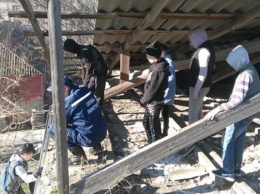 Спасатели Генического района сняли с крыши больницы семерых детей