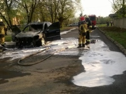 В Ужгороде сожгли Mercedes полковника полиции